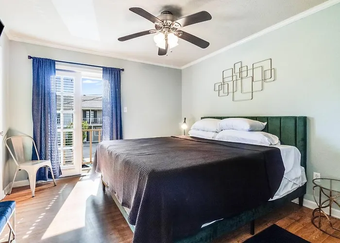Holiday home Lalaland -2 Masters, King Bed, Comfort & Location! *