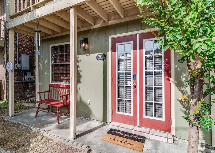 Holiday home Lalaland -2 Masters, King Bed, Comfort & Location! *