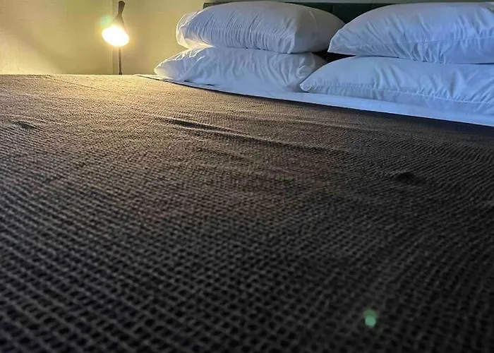 Lalaland -2 Masters, King Bed, Comfort & Location! * Lafayette